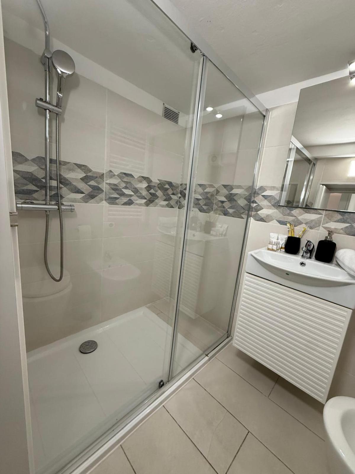 Comfort Loft - 3 Bedrooms, 3 Baths, Fast Wi-fi Apartment *